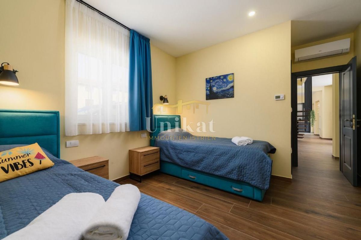 Villa con due unità abitative - vista mare